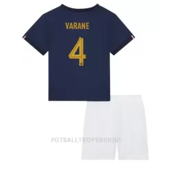 Frankrike Raphael Varane 4 Hjemmedrakt Barn VM 2022 - med Bukse Frankrike Raphael Varane 4 Hjemmedrakt Barn VM 2022 - med Bukse