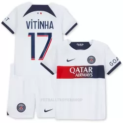 Paris Saint-Germain Vitinha 17 Bortedrakt Barn 2023/2024 - med Bukse Paris Saint-Germain Vitinha 17 Bortedrakt Barn 2023/2024 - med Bukse