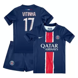 Paris Saint-Germain Vitinha 17 Hjemmedrakt Barn 2024/2025 - med Bukse Paris Saint-Germain Vitinha 17 Hjemmedrakt Barn 2024/2025 - med Bukse