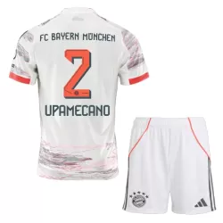 FC Bayern München Dayot Upamecano 2 Bortedrakt Barn 2025-26 - med Bukse FC Bayern München Dayot Upamecano 2 Bortedrakt Barn 2025-26 - med Bukse