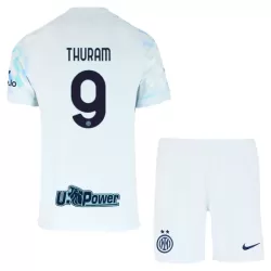 Inter Milan Thuram 9 Bortedrakt Barn 2025-26 - med Bukse Inter Milan Thuram 9 Bortedrakt Barn 2025-26 - med Bukse