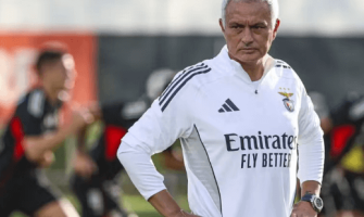 Mourinhos lidenskapelige debut! Benfica triumferer 3-0 borte Mourinhos lidenskapelige debut! Benfica triumferer 3-0 borte