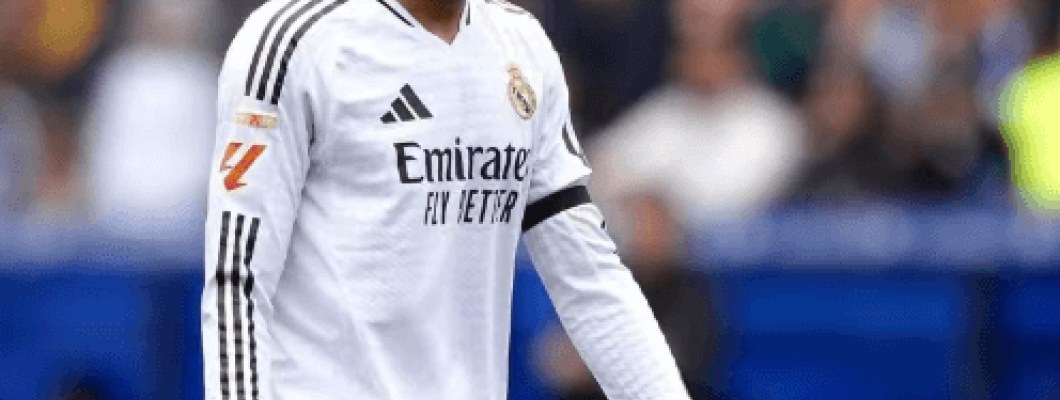 På sesongens sprintetappe fikk Mbappe det fjerde røde kortet i karrieren På sesongens sprintetappe fikk Mbappe det fjerde røde kortet i karrieren