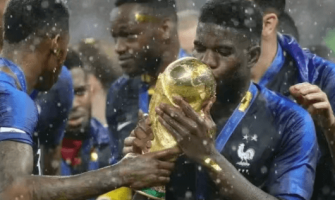 Verdensmester Samuel Umtiti annonserer at han legger opp Verdensmester Samuel Umtiti annonserer at han legger opp