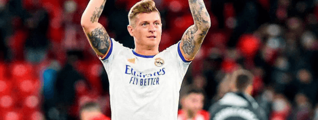 Kroos fortsetter å bli hos laget og fornyer kontrakten med Real Madrid for ett år Kroos fortsetter å bli hos laget og fornyer kontrakten med Real Madrid for ett år